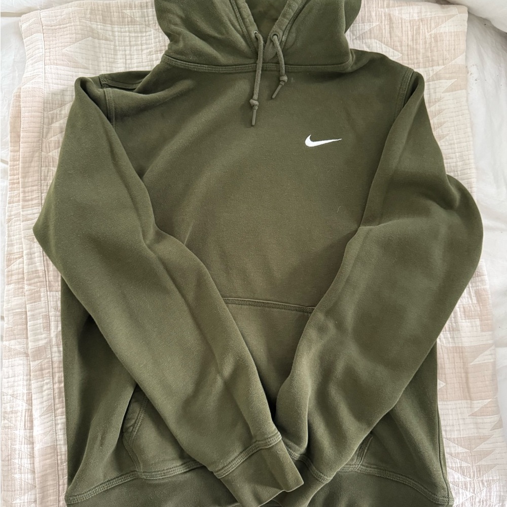 Nike Green Athletic Sweater with Ribbed Cuffs